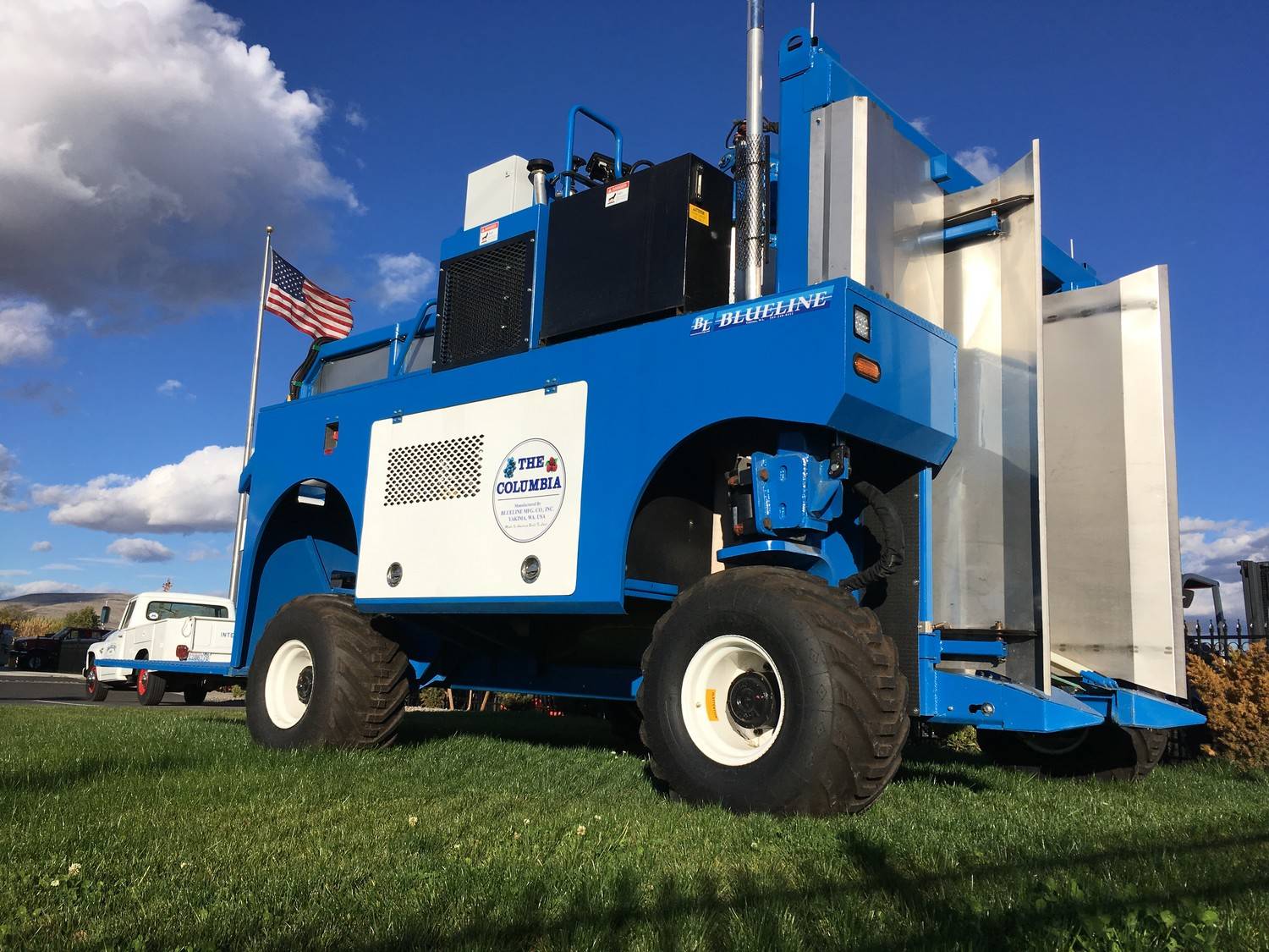 Blue BH200 Berry Harvester : BH-200 - Blueline Manufacturing Co.